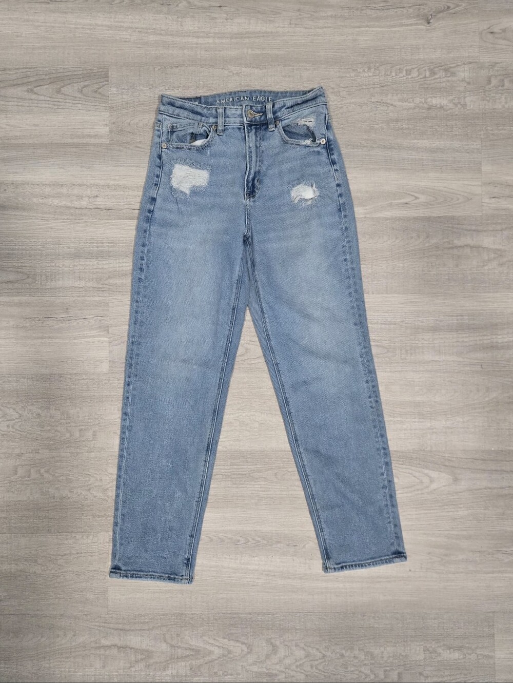 American Eagle, Mom straight jean, size 2 regular.